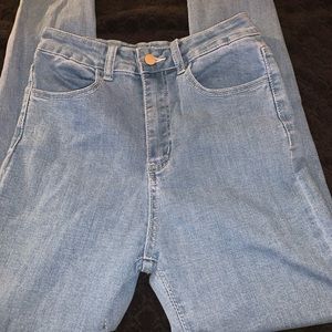 Light wash with white stitching, give off a vintage look, stretchy, high rise.